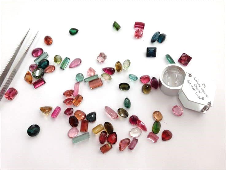 selection-des-pierres-precieuses-fines-joaillerie-lucky-one-bijoux pierres precieuse et fines en vrac