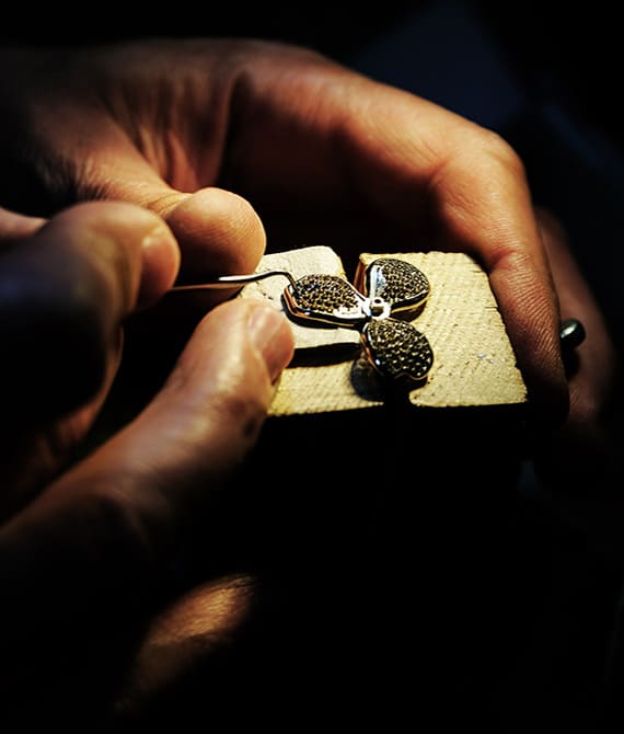 lucky-one-bijoux-atelier-sertissage-pierres-joaillerie-joaillier-vendome travail de l'artisan joaillier