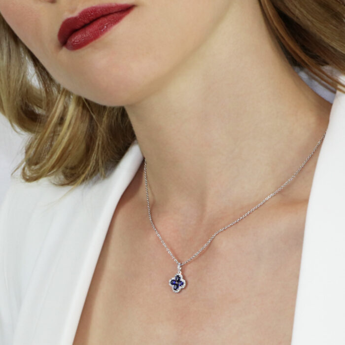 Collier Saphir Bleu Trèfle