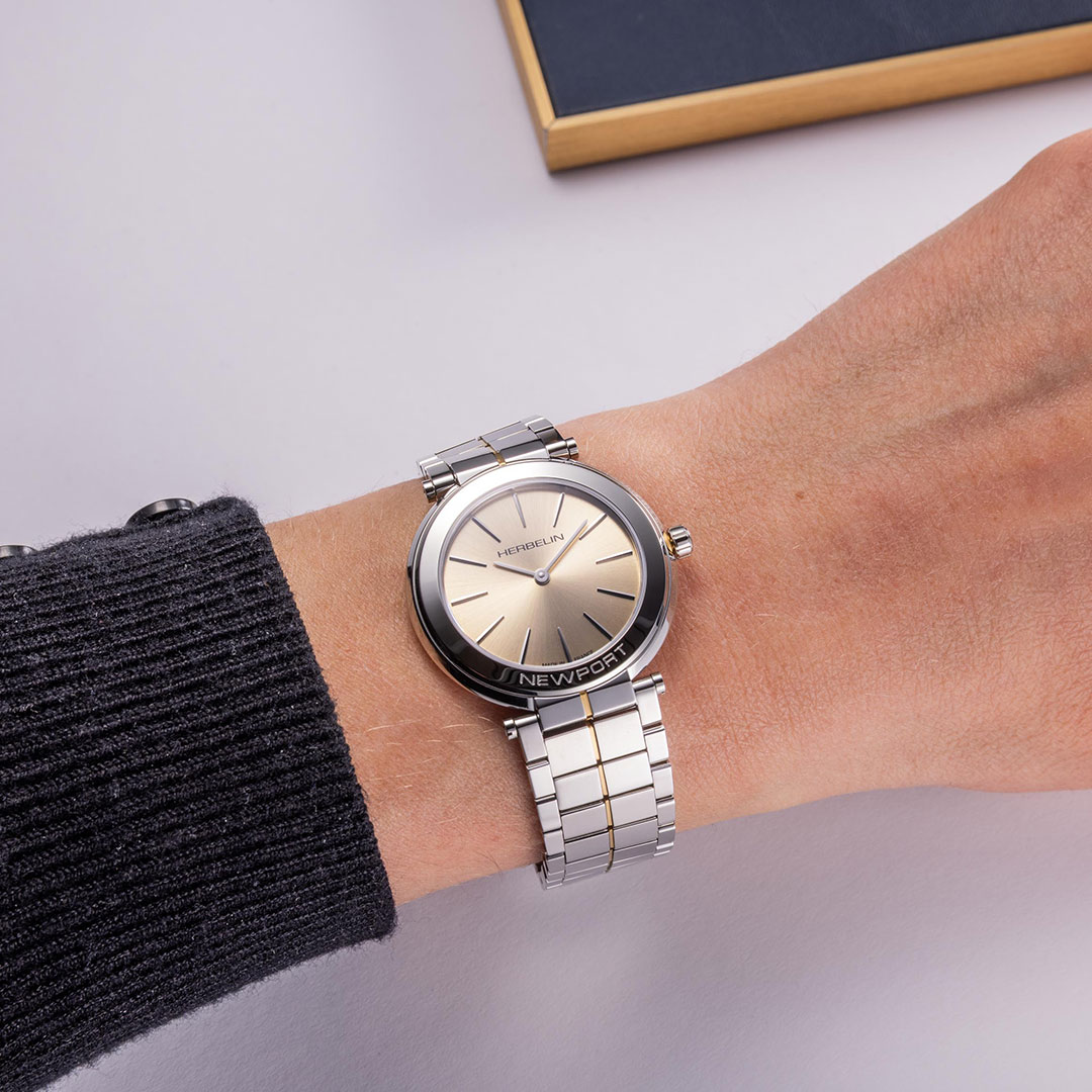 3-21536.SA_.UB_.25.NIB_.jpg Herbelin Newport watch, champagne and steel