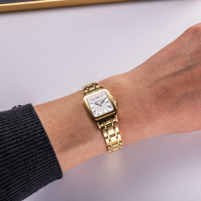 montre dorée femme