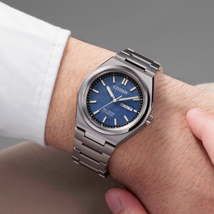 Montre Citizen Super Titanium Date Bleu