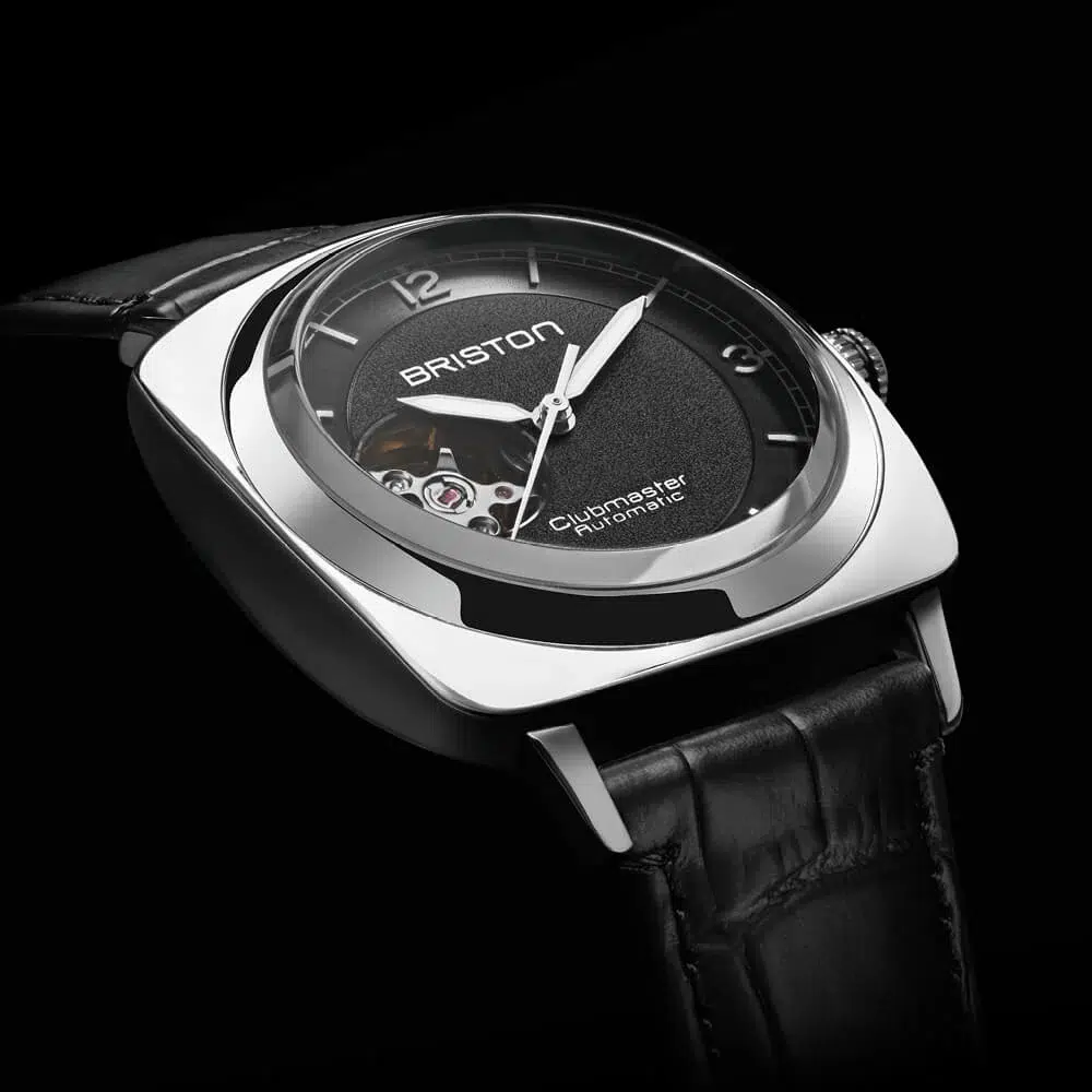 lifestyle_Clubmater_Legend_Classic_-_25739.PS.L.1.LAB-1 Montre Briston Legend Open noir