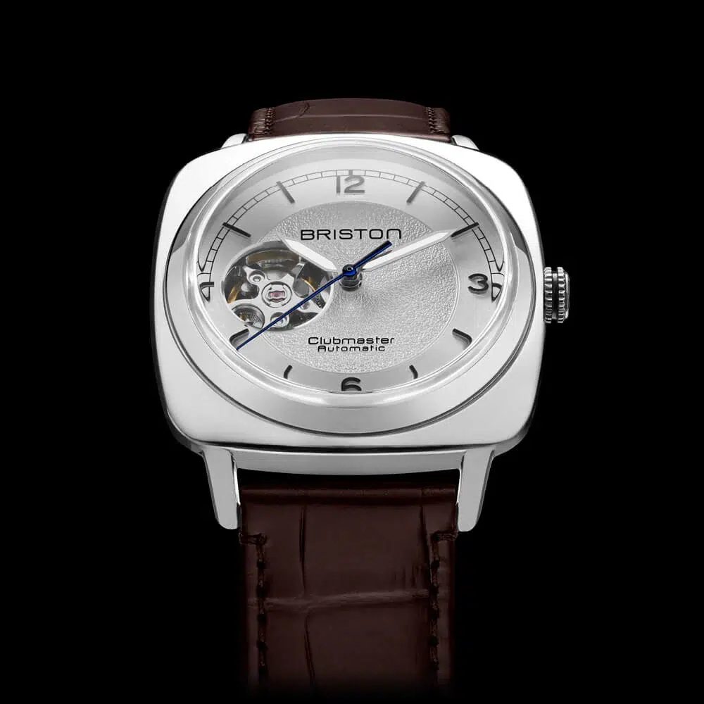 lifestyle_Clubmater_Legend_Classic_-_25739.PS.L.2.LABR-1 Montre Briston Legend Open blanc