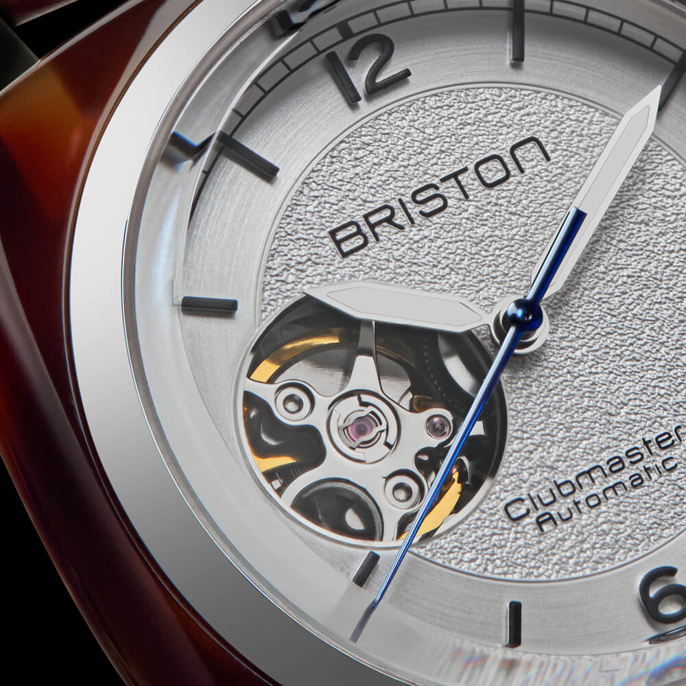 lifestyle_Clubmater_Legend_Classic_-_25739.SA.T.2.LABR-1 Montre Briston Legend Open blanc Acétate